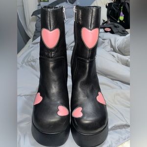Almost new Steve Madden Sweetheart chunky heart platform boots